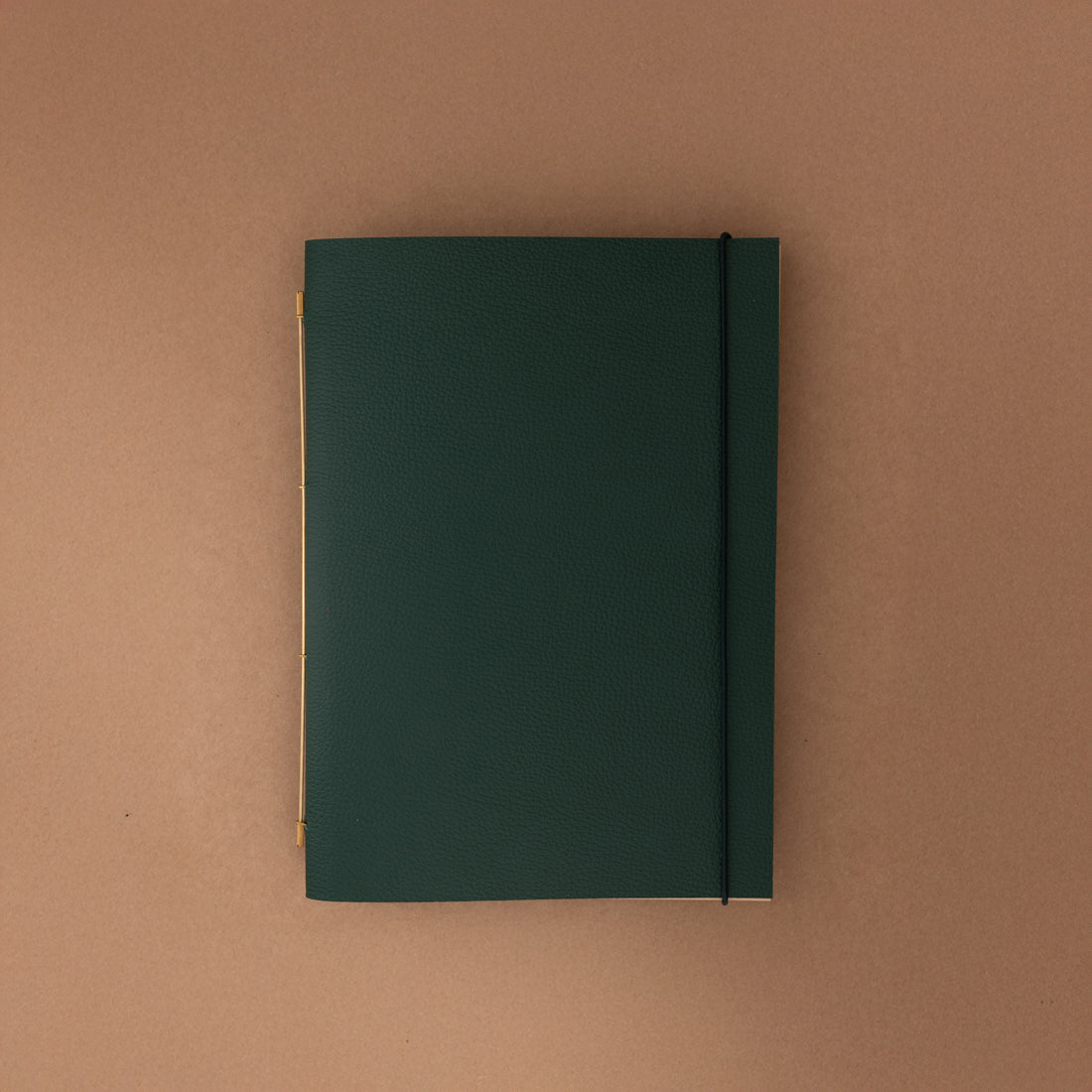 Carnet Novum Organum cuir vert pin grainé de La Compagnie du Kraft