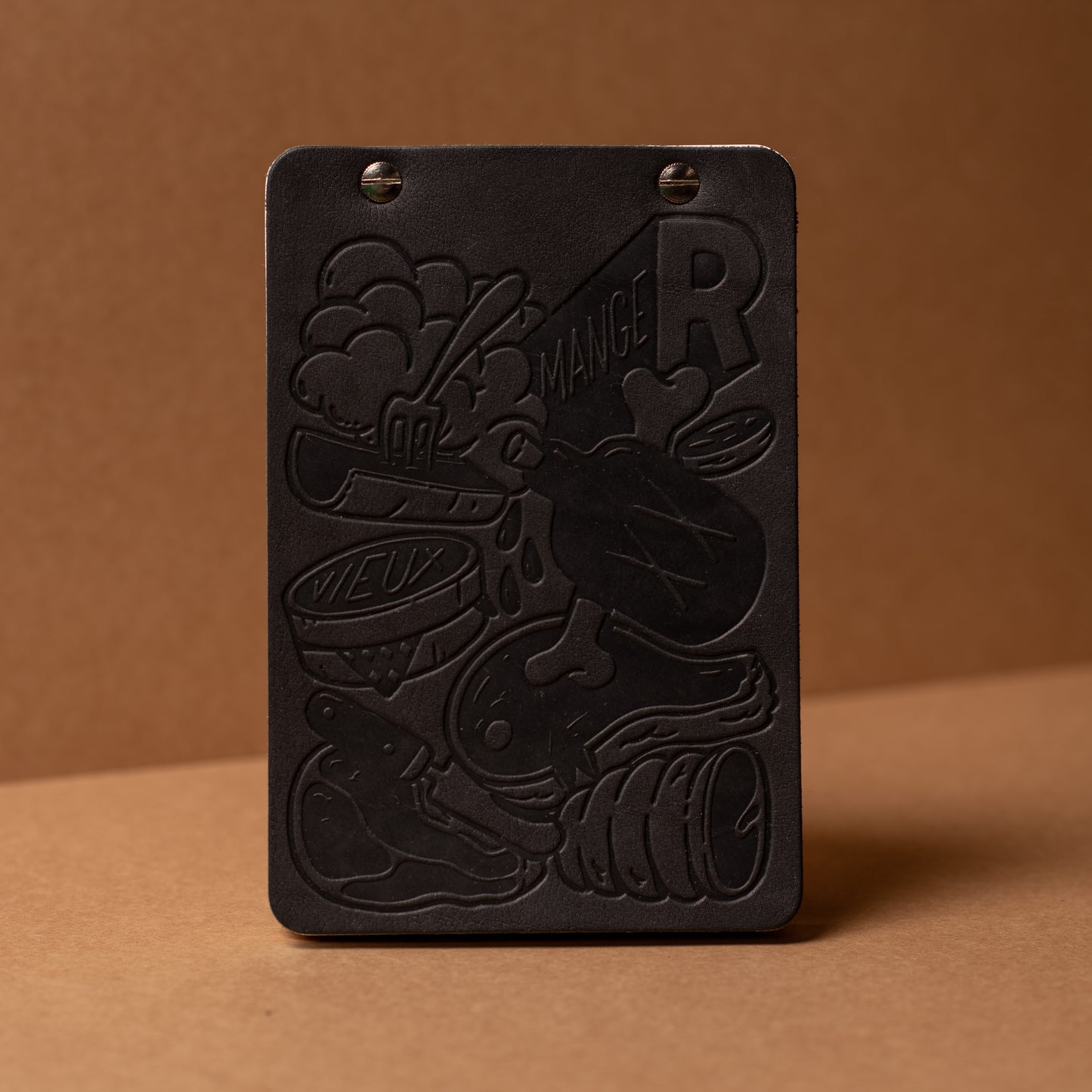 Carnet de recette du Carnassier en cuir ikraft m de la compagnie du kraft
