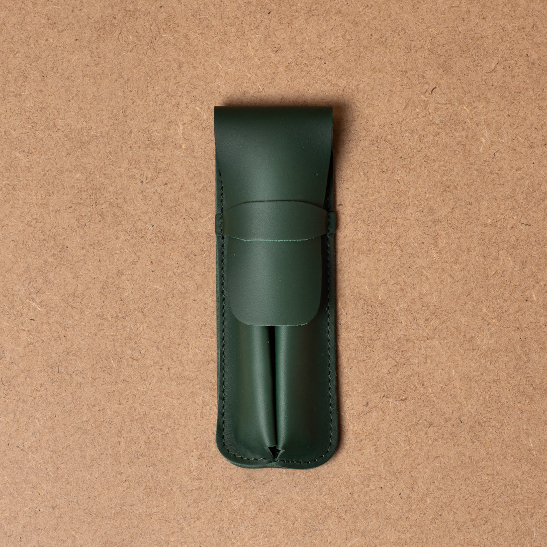 porte-stylos en teinte vert pin de La Compagnie du Kraft