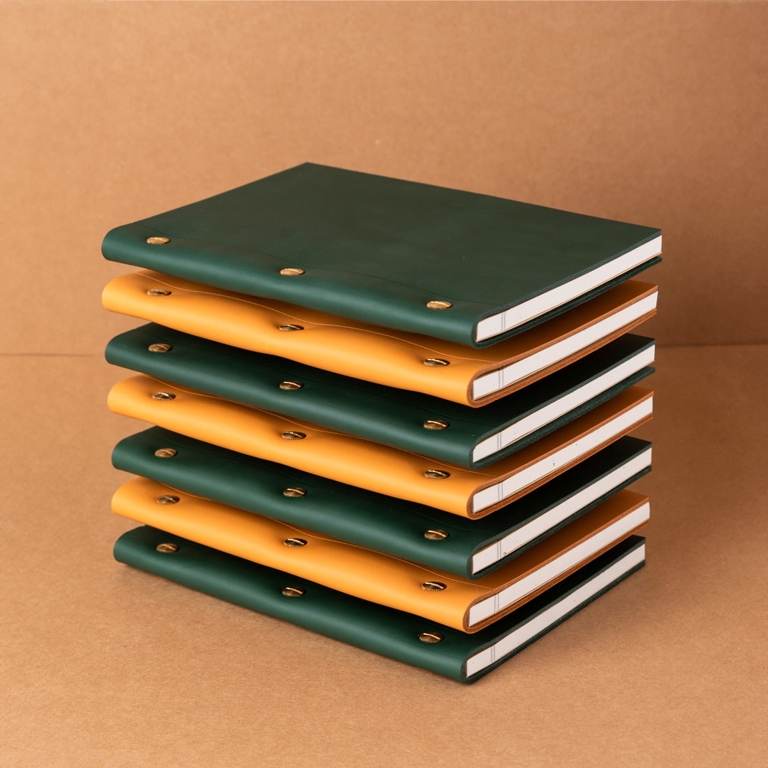 carnet en cuir héritage vert pin et gold de la compagnie du kraft