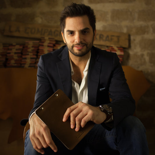 Diego Buñuel utilise un carnet rechargeable iKraft de La Compagnie du Kraft