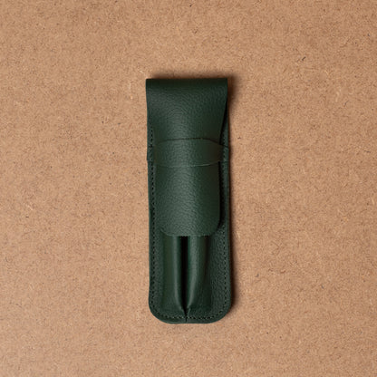 porte-stylos coordonné en teinte vert grainé de La Compagnie du Kraft
