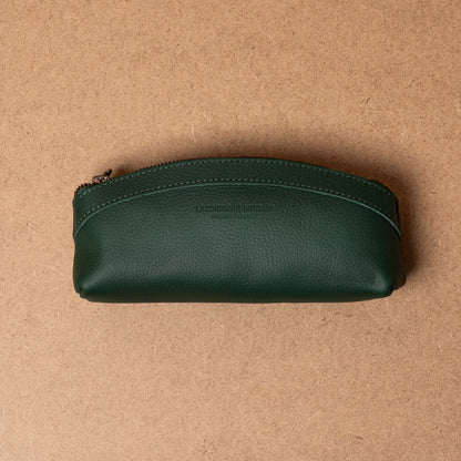 Trousse en cuir vert grainé de La Compagnie du Kraf